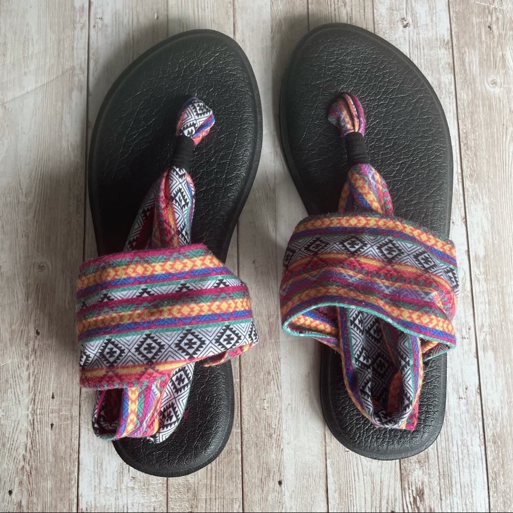 PREOWNED SANUK PATTERNED SANDAL FLIP FLOP PURPLE 7